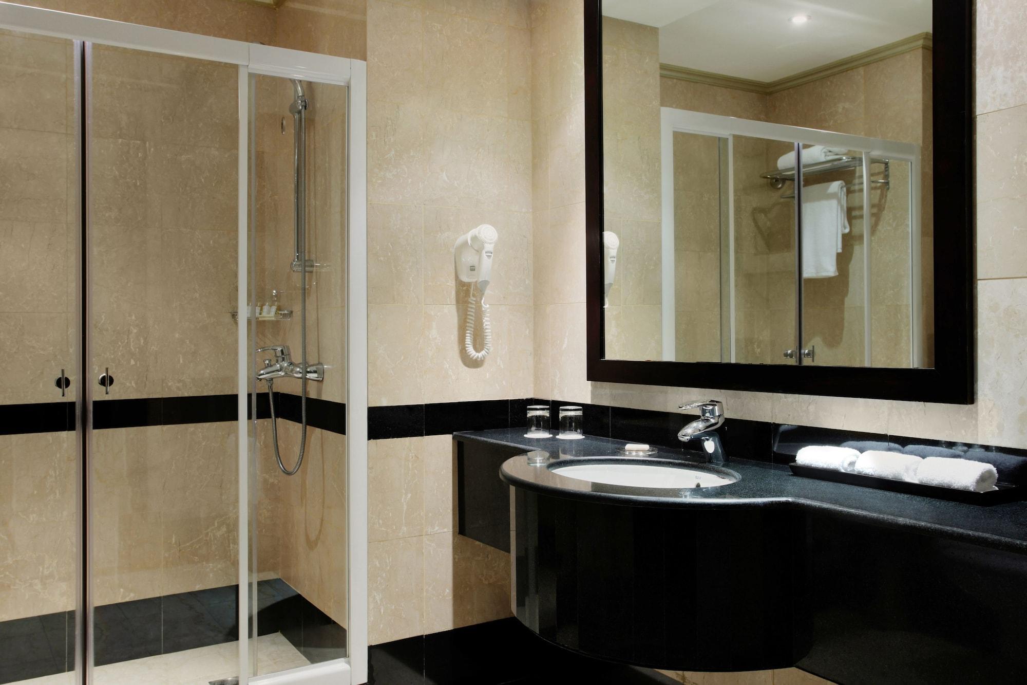 Joudyan Red Sea Mall Jeddah By Elaf Exterior photo A bathroom in a hotel